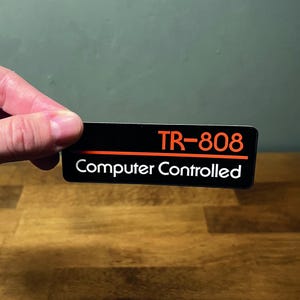 Roland TR-808 sticker vinyle autocollant : synthé autocollant, synth vintage, synthé rétro, home studio, Roland, synthétiseur, sticker mac