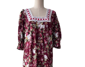 Red Floral Print Large Size Muumuu with Lace Trim Square Neck | Plus Size Muumuu Dress from Princess Kaiulani Fashions 8891