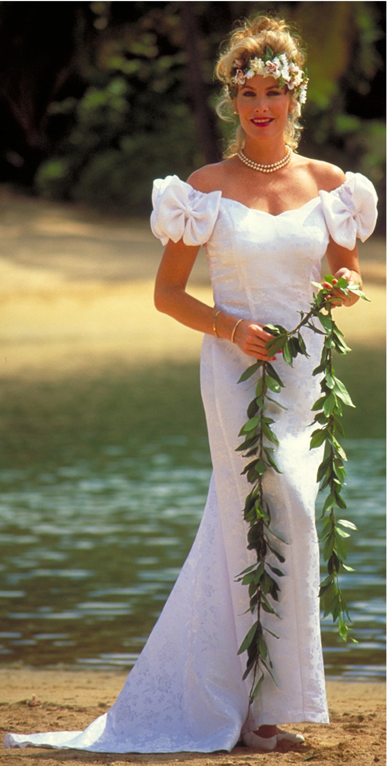 Custom Hawaiian Wedding Dress: Embrace Aloha in Every Stitch
