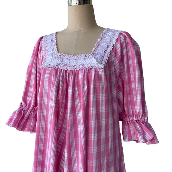 Original Print Purple Muumuu with Elegant Black Lace Trim 8891