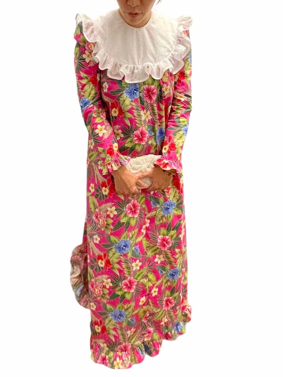 PKaiulaniFashions Pink Long Sleeve Muumuu | Classic Hawaiian Dress | Hawaiian Flower Print