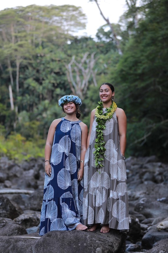 Flowy Rayon Hawaiian Maxi Dress: Tropical Leaf Print Resortwear Plus Size  Avaialble - Etsy Australia