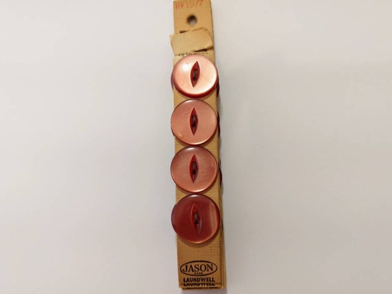 Beutron Maroon 22 mm Buttons on Original Card Beutron Maroon 22 mm Buttons on Original Card