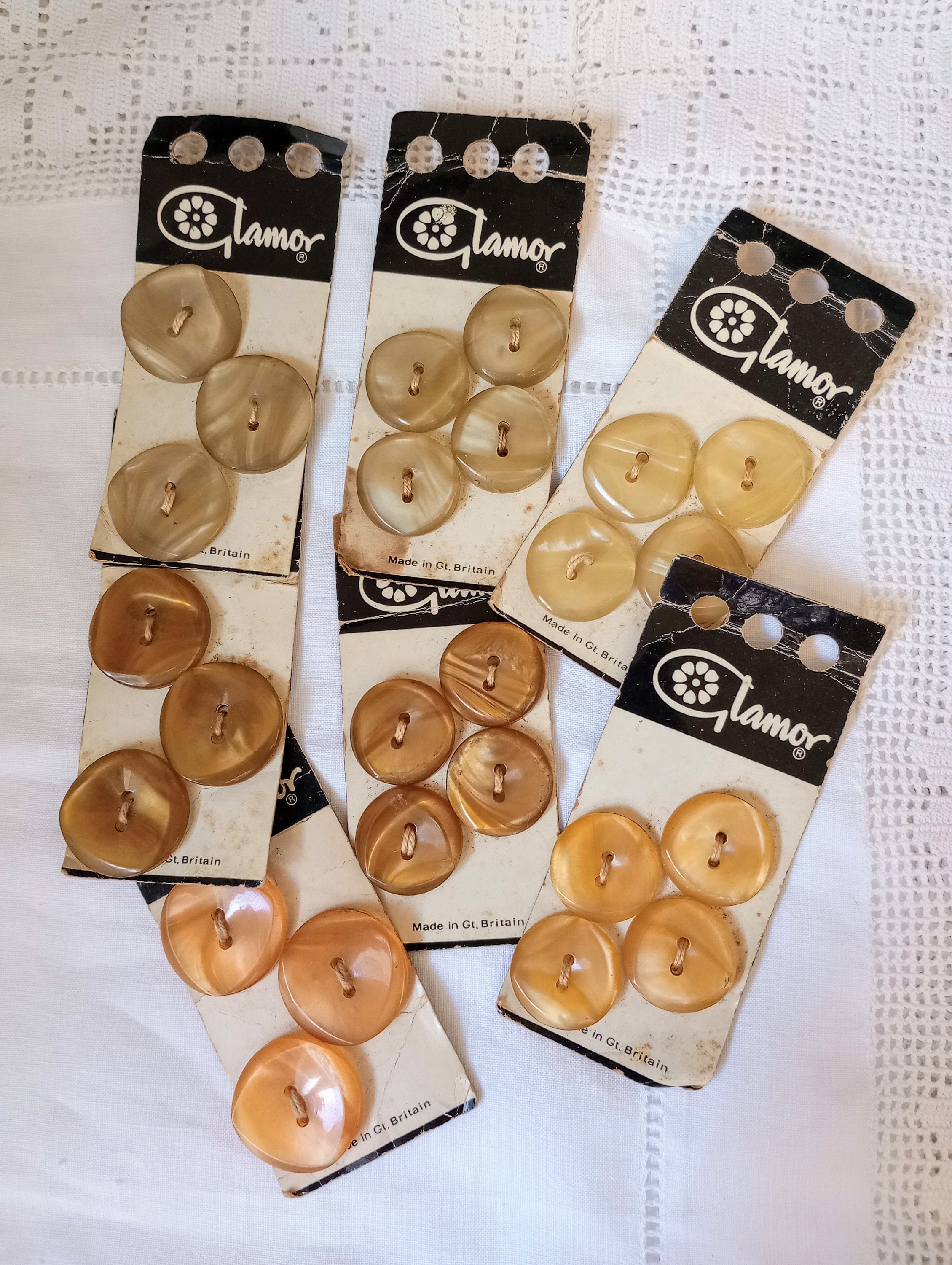 Beutron Peachy 15mm Buttons on Original Card Beutron Peachy 15mm Buttons on Original Card