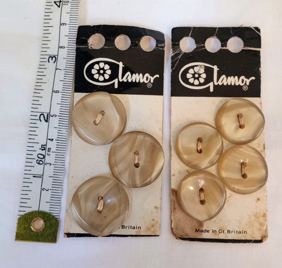 Beutron Peachy 15mm Buttons on Original Card Beutron Peachy 15mm Buttons on Original Card