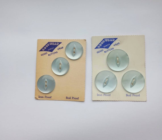 Beutron Sky Blue 13mm Buttons on Original Card Beutron Sky Blue 13mm Buttons on Original Card