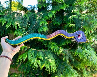 Serpent vision • Art mural serpent arc-en-ciel sur bois de récupération • Décoration psychédélique du troisième œil • Art visionnaire enduit de résine • Oeuvre d'art originale de 21 po.