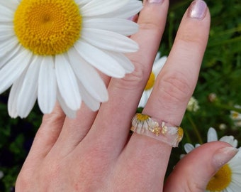 Handmade Resin Ring with Pressed Daisies and Gold Leaf, Nature Inspired Jewelry