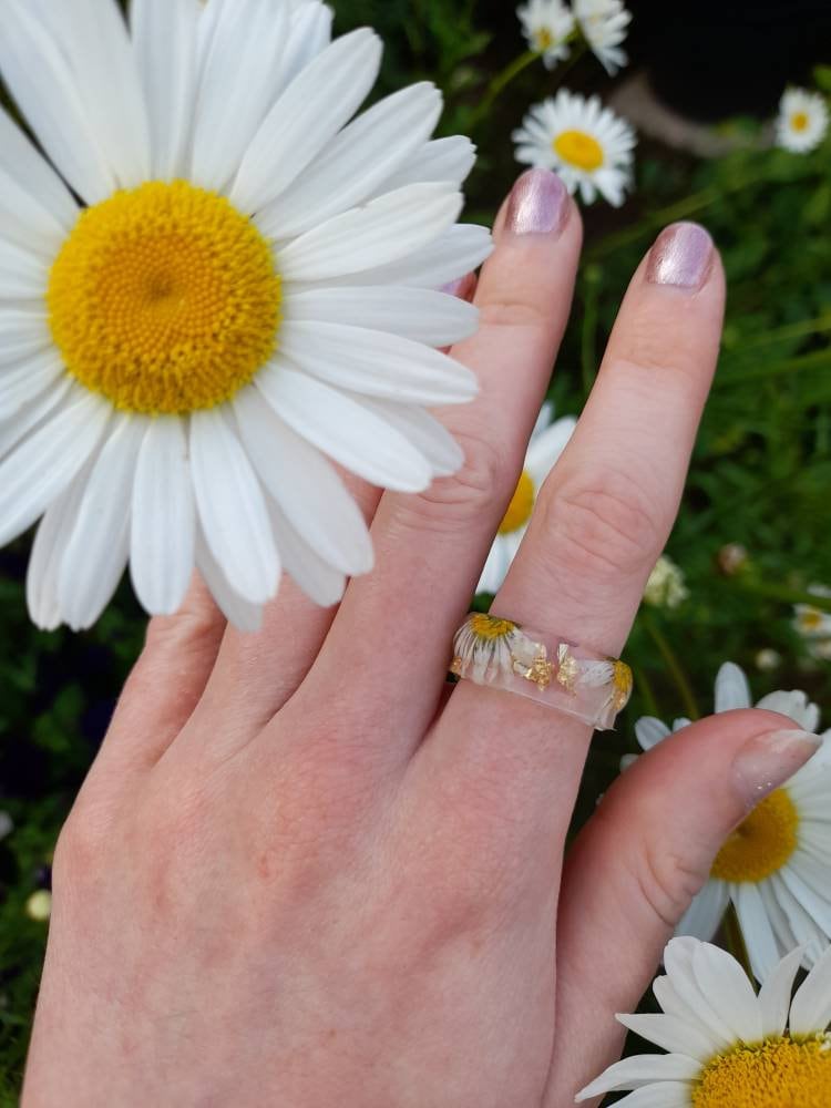 Handmade Resin Ring with Pressed Daisies and Gold Leaf, Nature Inspired Jewelry