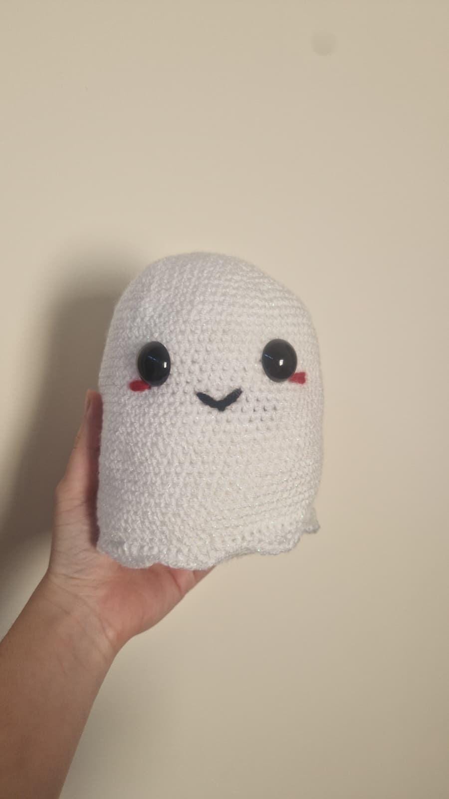 Gary the Ghost, Handmade Crochet Ghost Plushie, Spooky Autumn Amigurumi, Customisable Cheeks