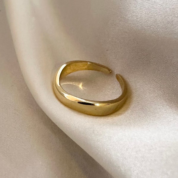 Dunne gouden ring, ongelijke golvende gouden ring, subtiele verstelbare vergulde ring, gouden minimalistische ring, minimalisme, verstelbare gouden ring, unisex