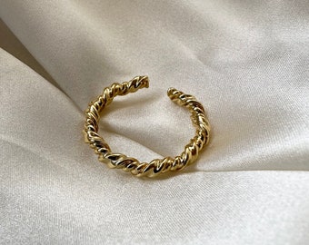 Anillo de oro fino, anillo de oro único, anillo chapado en oro, anillo minimalista de oro, anillo apilable, anillo de torsión delgada, minimalismo, anillo abierto ajustable