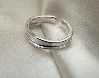 Bague réglable en argent, bague en argent fine, bague en argent mat, bague minimaliste en argent, bijoux minimalistes, bague unisexe, jonc simple