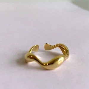 Anillo de oro fino, Anillo de oro ondulado, Anillo minimalista de oro, Anillo de oro ajustable, Apilable, Anillo ondulado, Anillo de oro delgado, Unisex, Ajustable, Regalo imagen 2