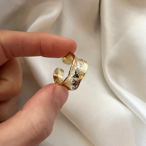 Anillo grueso de oro, anillo martillado de oro, anillo abierto ajustable apilable, anillo de declaración, unisex, anillo de apilamiento de oro, anillo de oro grueso, anillo imagen 3
