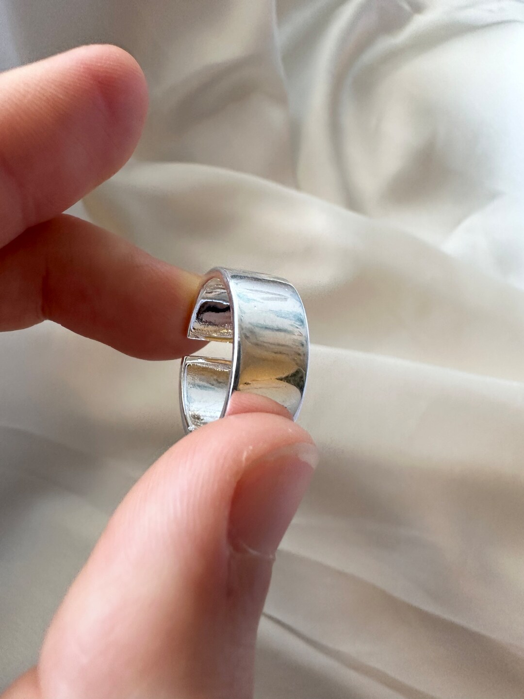 Thick store silver band