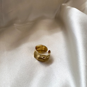 Anillo de oro grueso, anillo martillado de oro, anillo de oro grueso, anillo ajustable, unisex, anillo de declaración, anillo de apilamiento, anillo de oro grande, presente, regalo imagen 3