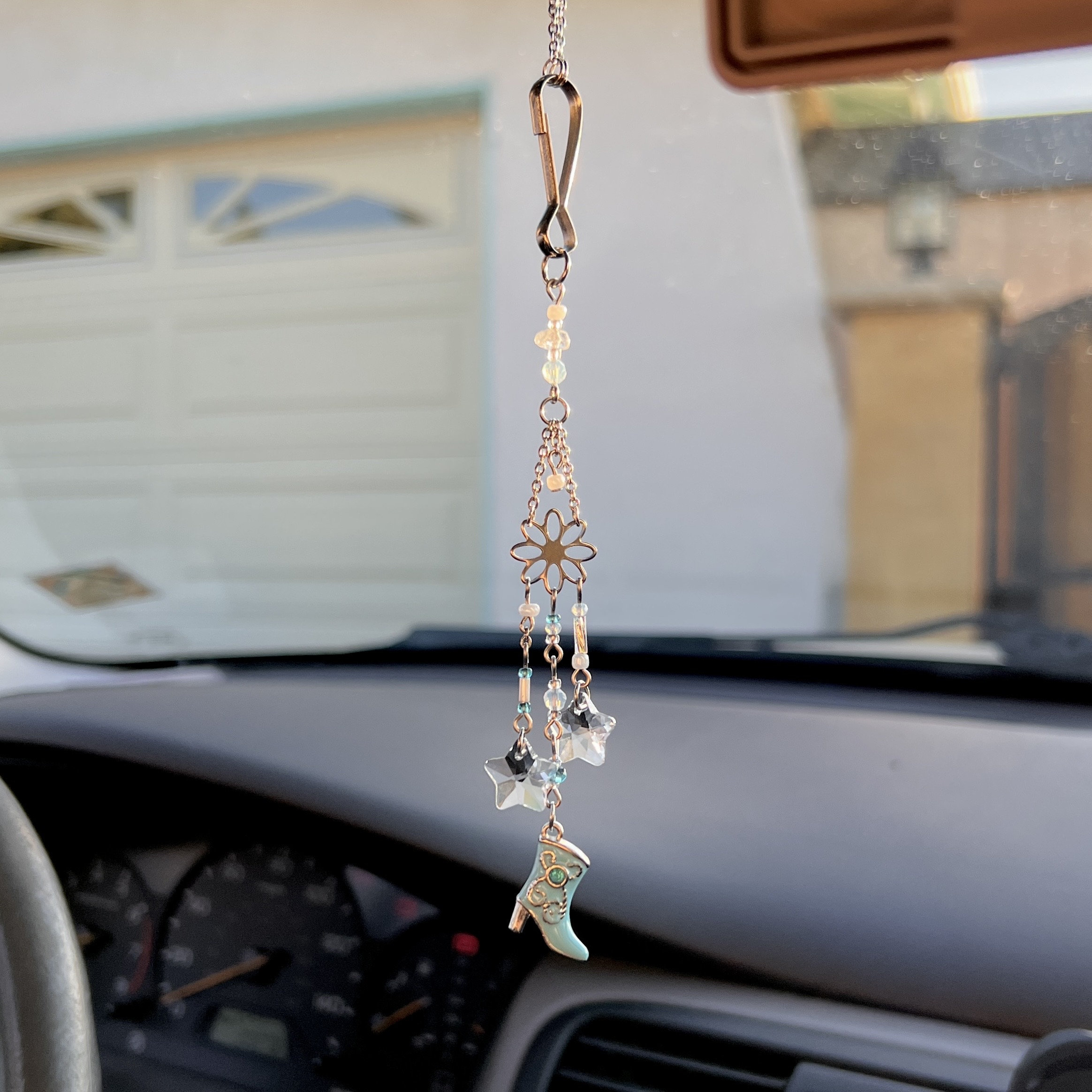 Womens Bling Rear View Mirror Hanging Accessories Set Love Heart And Pink  Plush Ball With Rhinestones, Crystals, And Diamonds From Dhgatetop_company,  $4.01