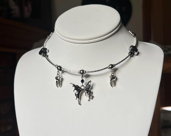 Melted Butterfly Tooth Wire Collar Necklace