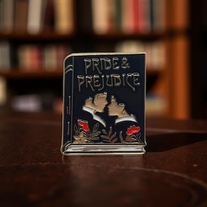 Pride and Prejudice Inspired Enamel Pin – Bookish Romance Pin for Bags, Backpacks & Jackets – Hard Enamel Decoration Classic Literature