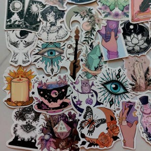 Stickerset Lila Tarot Katzen Kristalle Fantasy Witch Witchcraft Mood Planeten Halbmond Motten Cute Goth Sterne Deko für Laptop Möbel