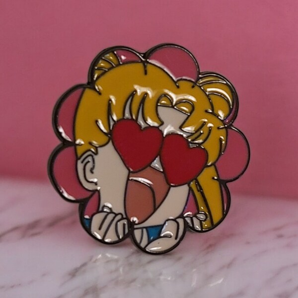 Spilla Sailor Moon Spilla Cuore Super Moonies Sailor Moon Decorazione Spilla alla moda Borse Spilla da bucato Divertente circa 3x 3 cm Pin Usagi