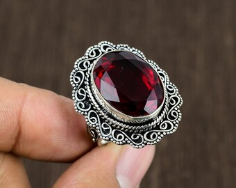 Anillo de granate en plata de ley oxidada - Joyería bohemia con estilo