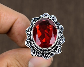Anillo de granate en plata de ley oxidada: joyería bohemia con estilo, talla 8.5 (EE. UU.)