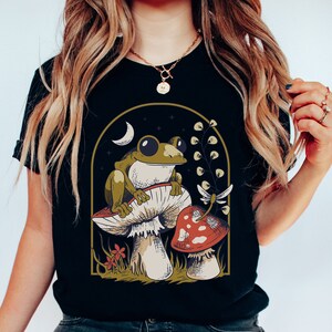 Retro Frog Tshirt, Classic Book Tshirt, Cottagecore Froggy Tee, Oversized Unisex T-shirt, Toad Mushroom Frog Lover shirt, Mom Shirt Gift