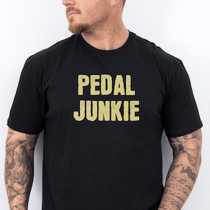 Maglietta Pedal Junkie, Maglietta con accordi per chitarra, Regalo divertente per musicista, Regali per chitarristi, Maglietta sarcastica, Maglietta con slogan "Strofa degli effetti scherzosi"