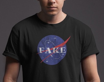 Camicia Nasa finta, Bugie della Nasa, Design in difficoltà, Camicia Terra Piatta, Regali per teorici della cospirazione, T-shirt parodia divertente, Regalo di teorie della cospirazione
