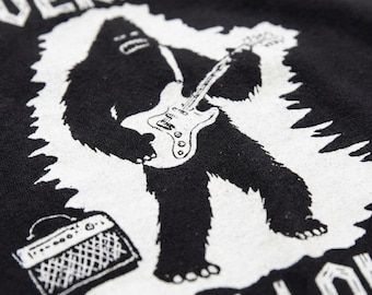 Maglietta Bigfoot, Maglietta divertente con chitarra, Regalo per chitarrista, Maglietta umoristica per musicisti, Abbigliamento rock con battuta sull'attrezzatura da chitarrista, Colori comodi, Abbigliamento rock