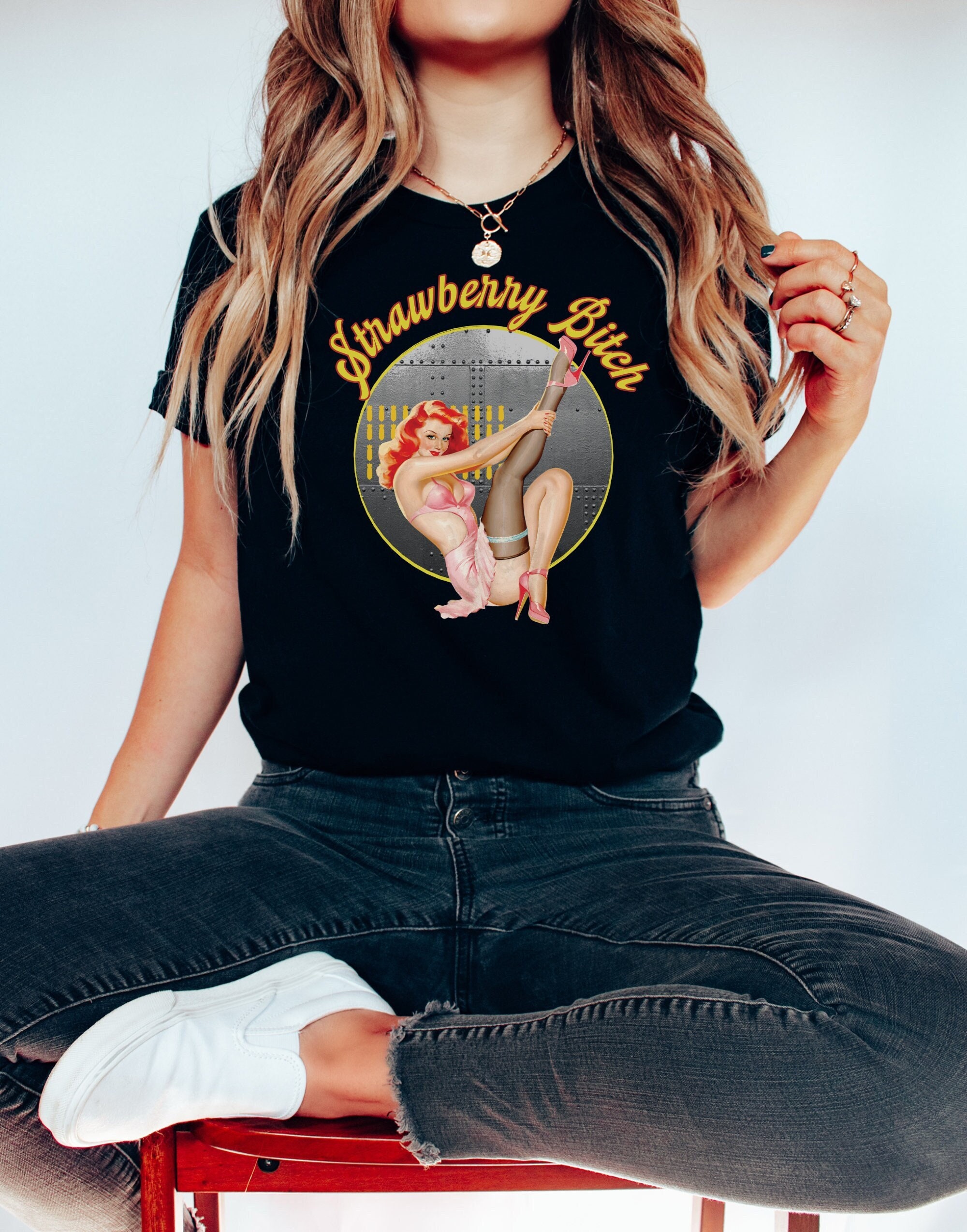 第二次世界大戦のノーズアートTシャツ：レトロなピンナップガールの