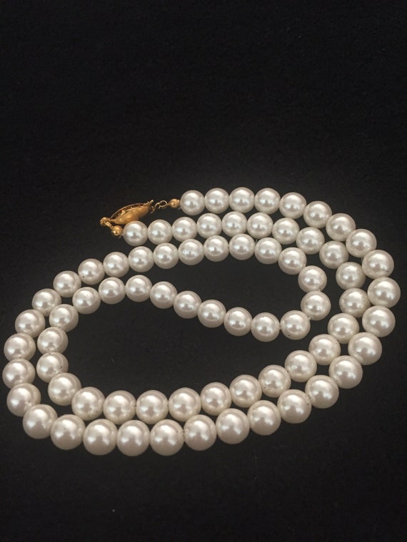 Vintage Avon 1994 Faux Pearl Necklace - Gem