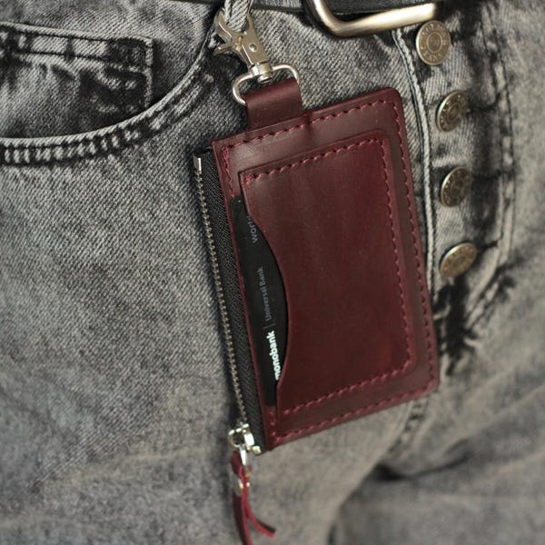 Leather Keychain Wallet: Minimalist Card Holder with Zipper & Carabiner