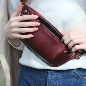 Umhängetasche, Marsala Ledertasche, kleine süße Crossbody-Tasche, Leder Gürteltasche, Leder Bumbag, Leder Hip Bag, Crossbody Beutel