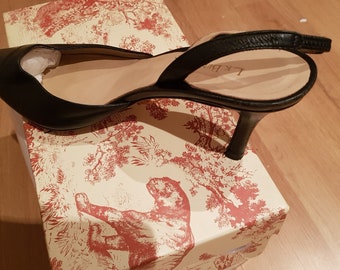 Ladies LK Bennett kitten heels black