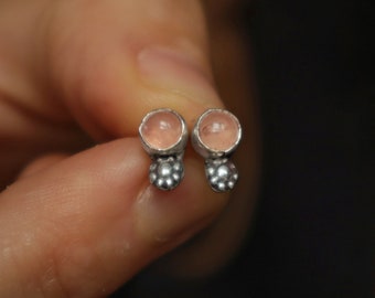 Earrings in silver, studs and rose quartz, natural stones