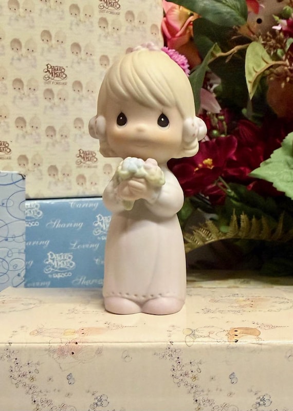 Precious Moments – Bridesmaid Figurine – Pastel Bouquet – No Box