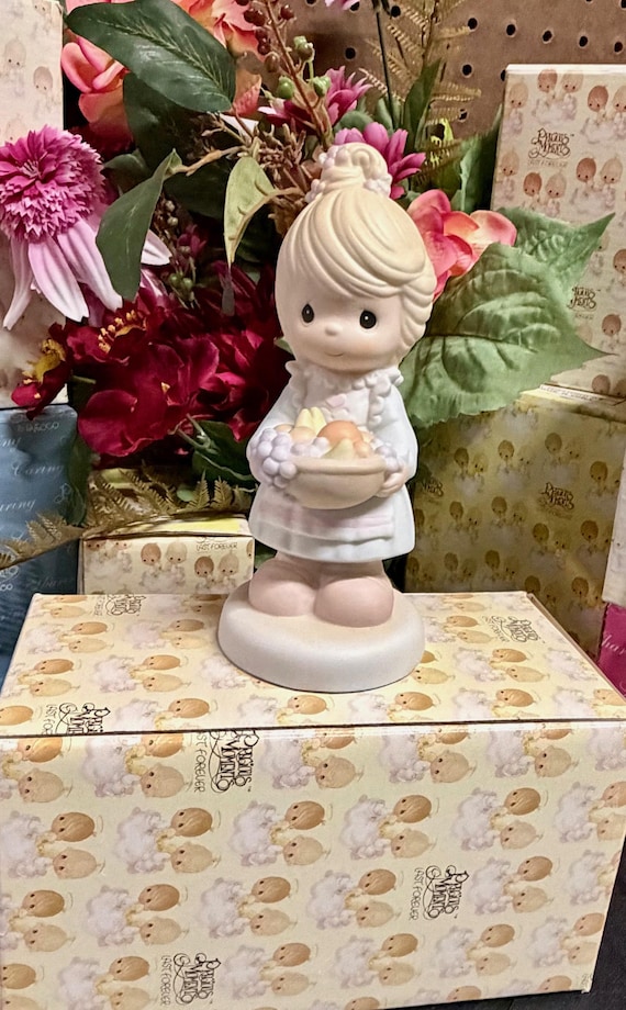 Precious Moments “The Fruit of the Spirit Is Love” Figurine (#521213, 1993)