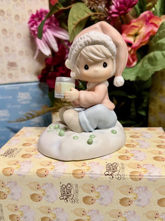 Precious Moments “Peas On Earth” Figurine (#455768, 1998)