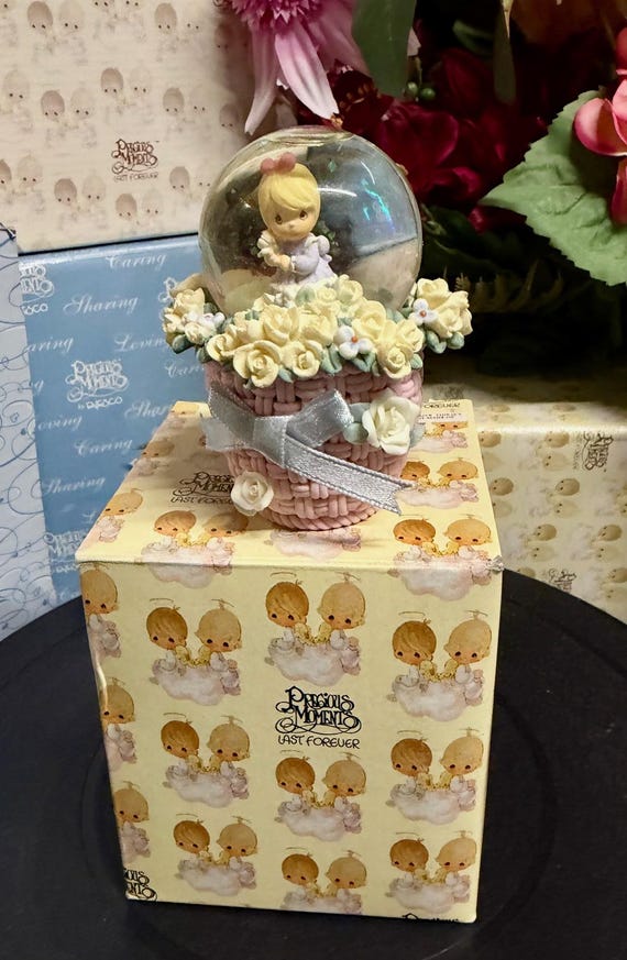 Enesco Limited Edition Friendship Globe in Basket (Item 680168F)