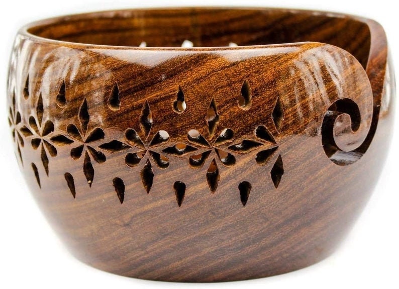 Wooden Yarn Storage Bowl With Carved Holes Drills and Set Of-15 3.5mm to 25mm  Crochet Hooks Set Pure Wood Knitting Crochet Accessories 