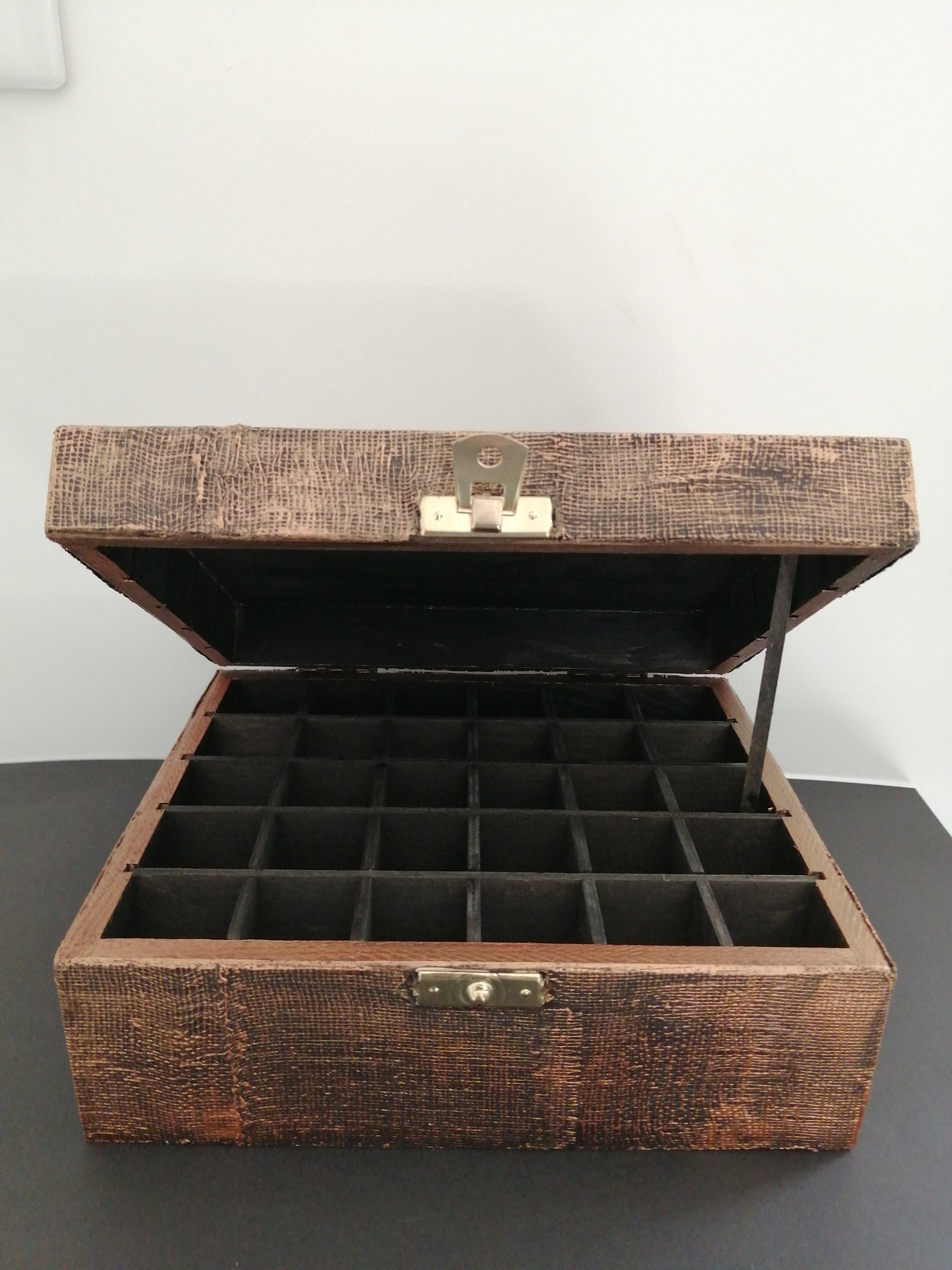 Boîte à Huiles Essentielles - 30 Flacons Décor Empreinte Cuivre Tulle- Pièce Artisanale Unique