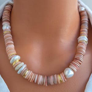 Roze parelmoerketting met barokke parel, statement sieraden, cadeau voor haar