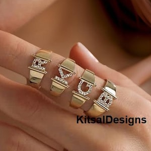 Anillo de moissanita con diamantes y letras del alfabeto, con un anillo brillante de plata de ley 925, un regalo moderno para tu novio o novia.