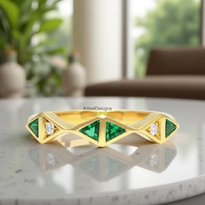 Geometric Band, 3 MM Triangle Cut Green Emerald Gemstone Band, Round Cut White CZ Diamond Band, 10K Yellow Gold Wedding Band, May Birthstone