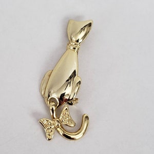 Vintage Brooch Cat Gold Tone Moving Tail Retro Collectible Pin Costume Jewelry