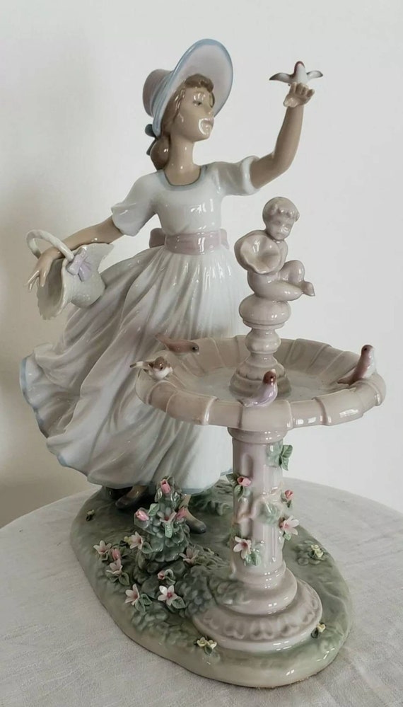 希少　美品　Spring splendor LLADRO Spring Splendor Woman Figurine | Lladró® USA