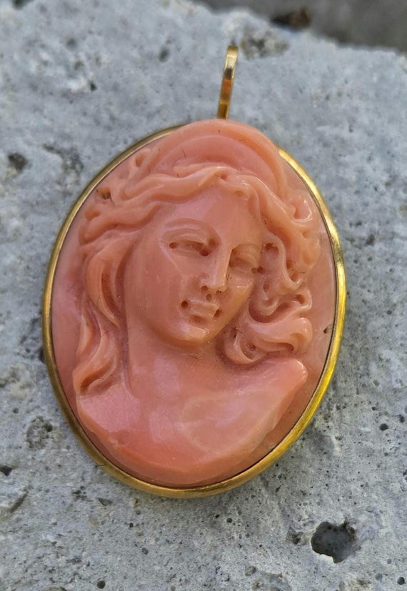 Pendant Coral Cameo 18kt Carved Rare Early Antique Collectible Estate Jewelry Yellow Gold 18K